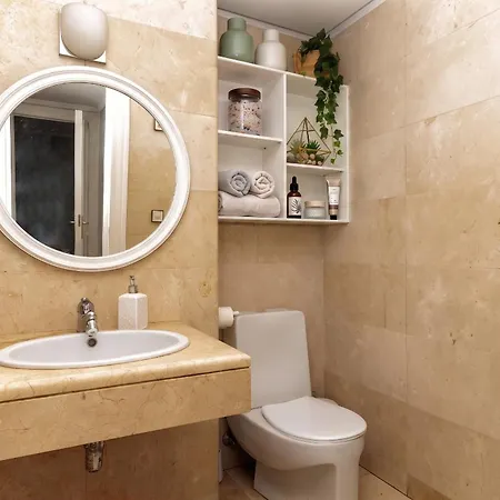 Stylish And Modern In The Old Town Apartment *